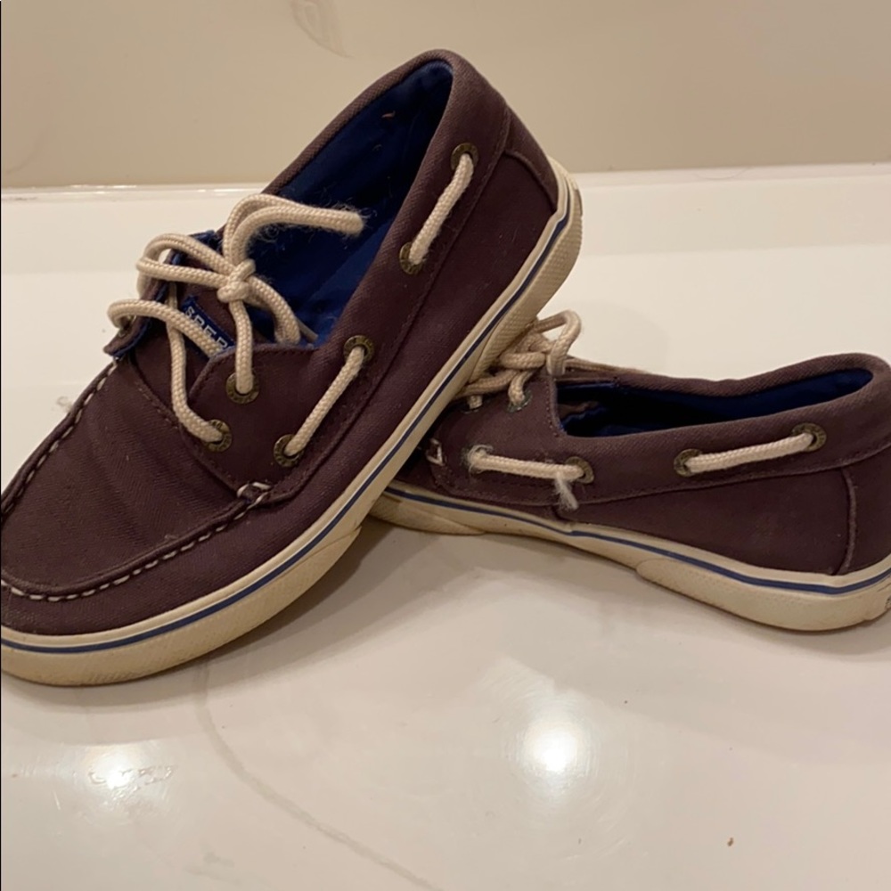 Brown SPERRY boat shoes
